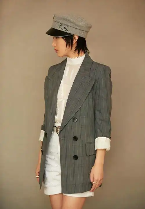 周冬雨个人资料多高162的身高穿西装又帅又美