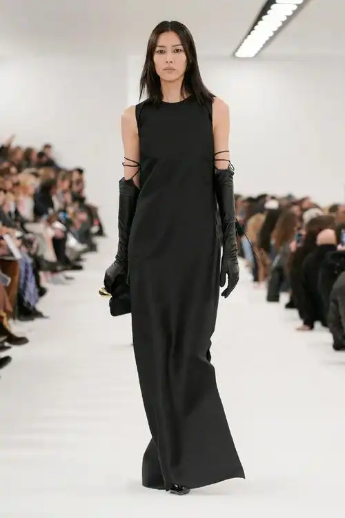 刘雯7小时走3场秀