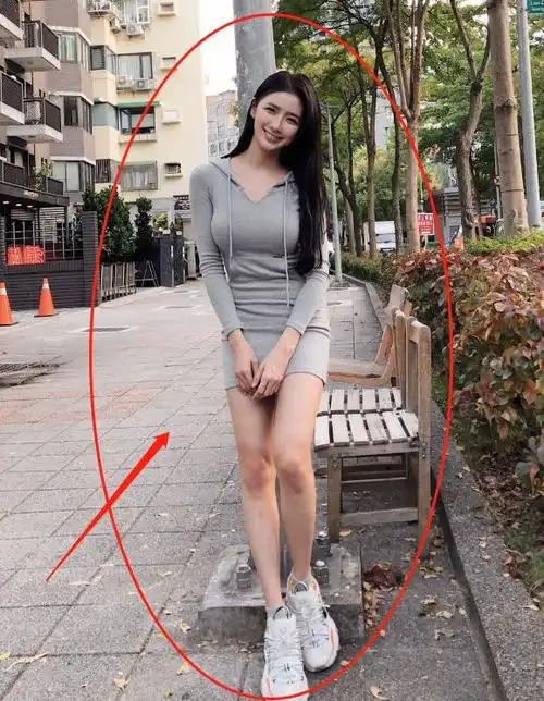 蔡卓宜身高160厘米视觉感却有170穿普通紧身裙也能让直男尖叫