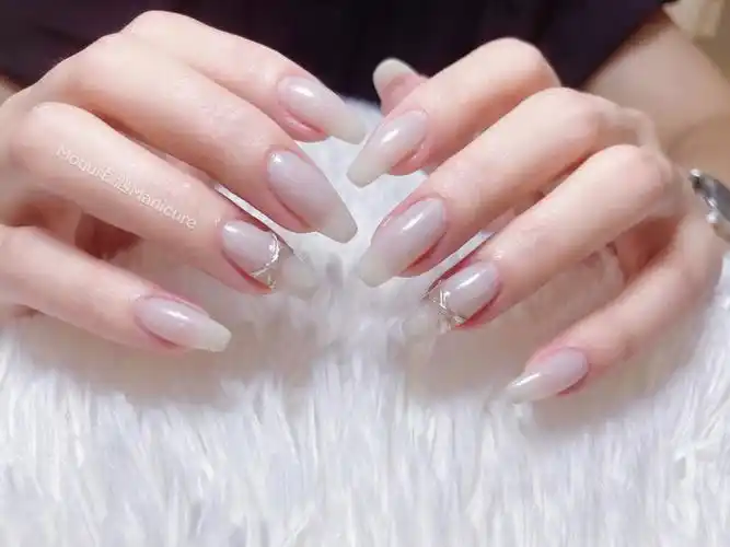 高级灰奶奶灰美甲