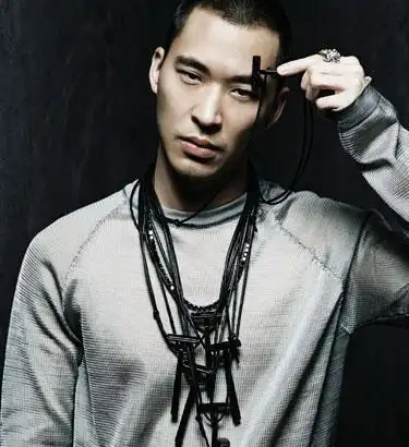 《杜拉拉升职记》徐静蕾黄立行服装秀(组图)