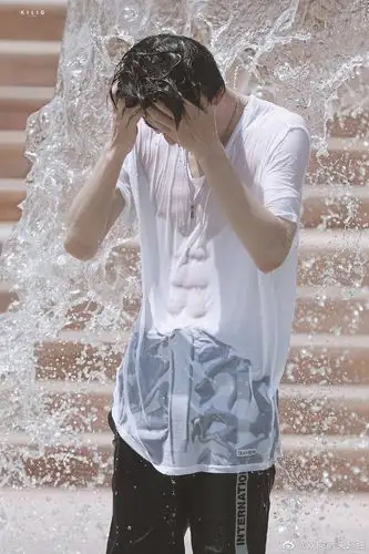 复兴整肃来看哥哥的腹肌