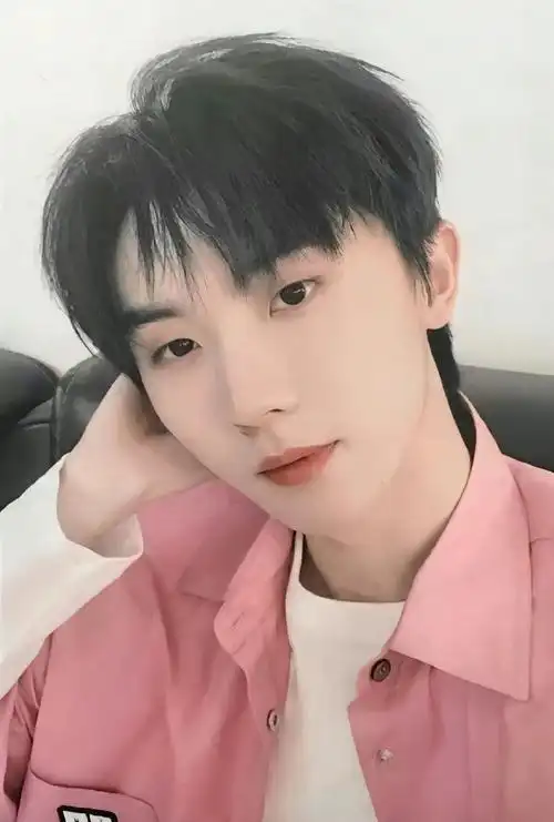 马嘉祺白发挑染