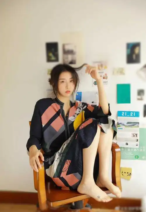 就算不在一起上节目也会想着对方但是你们不知道棠棠子脚上的纹身