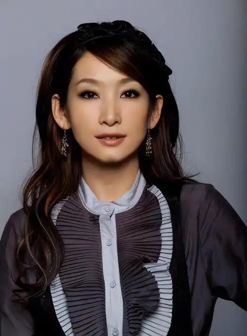 回顾秦海璐帮丧子丧夫的婆婆走出伤痛自己病了婆婆将她当女儿