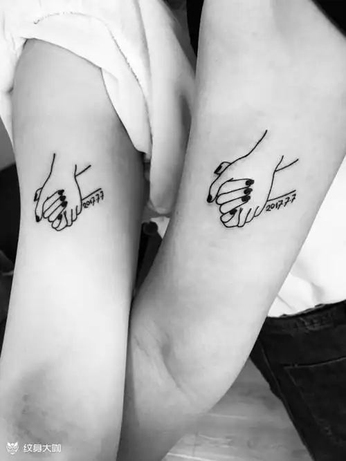 线条情侣纹身
