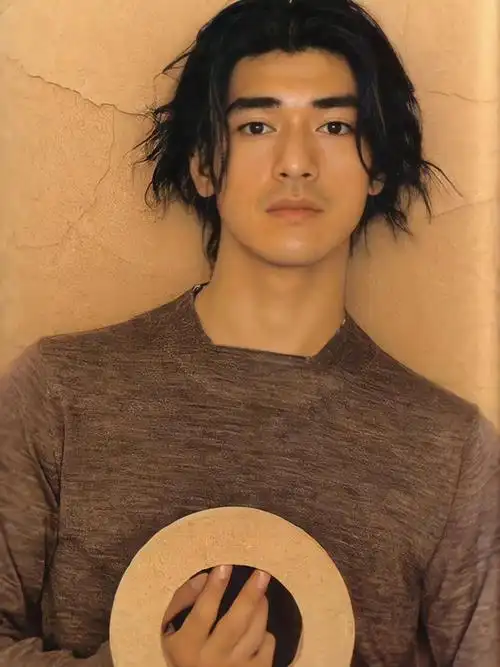 有一种帅哥叫金城武,曾经亚洲男星颜值顶峰