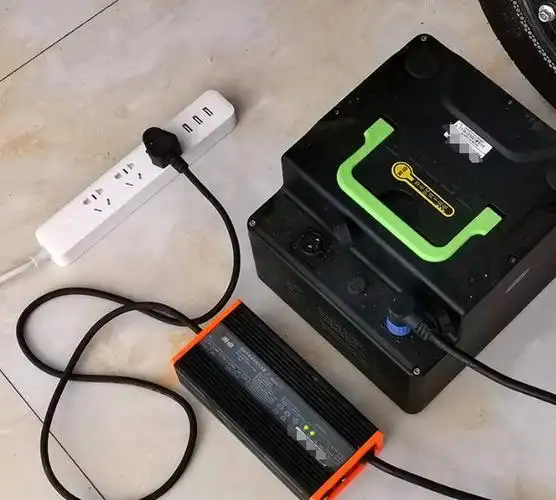 电动车充满不拔和不满就拔哪种充电方式更损伤电瓶