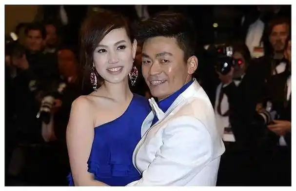 王宝强新恋情曝光女友约会4小鲜肉婚期将近