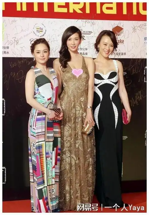 把刘亦菲和大s放到一起才知道纯天然美人活得能有多轻松