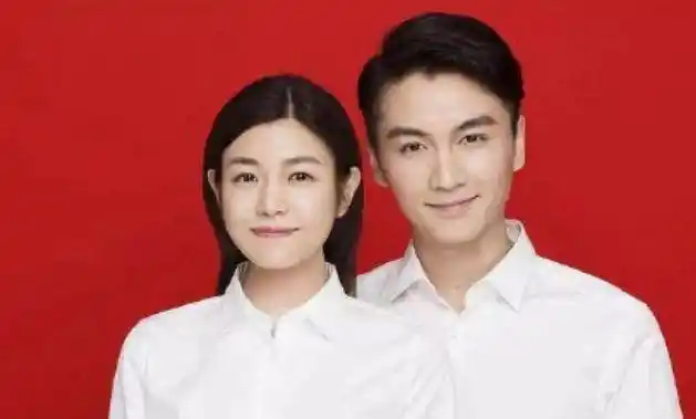 原创明星结婚证件照陈妍希夫妇乖巧郑恺夫妇很酷他们是最特别的