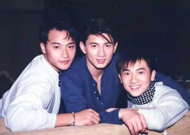 多谢失恋歌词(多谢失恋简谱) - 耀客网