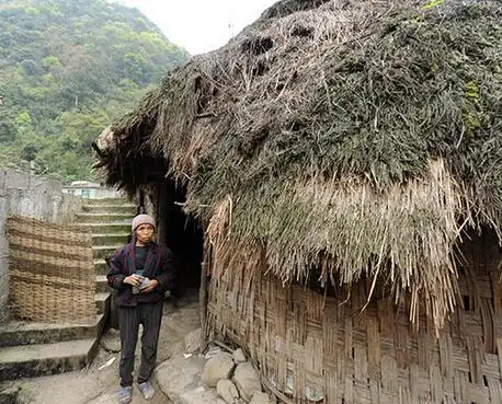 媒体揭秘中国最穷困人口人畜同屋1年吃3次肉