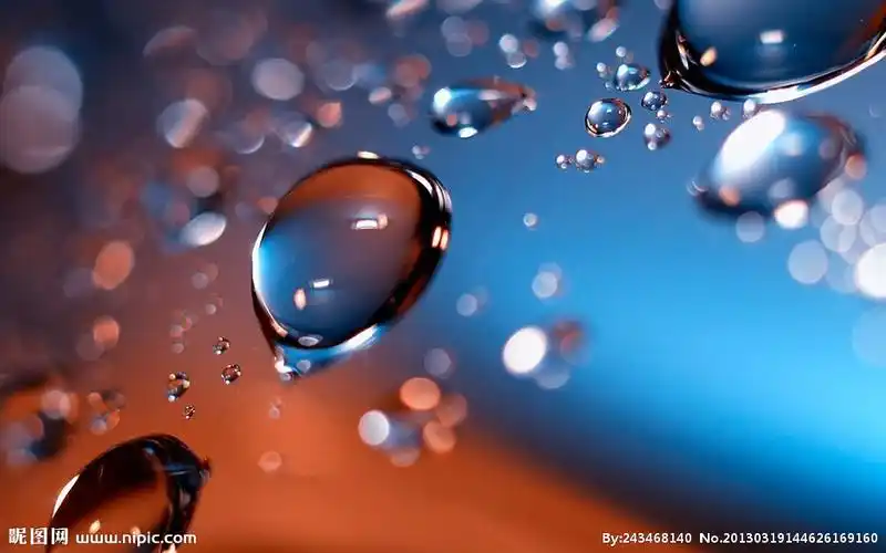 高清晶莹水珠渐变光影图片