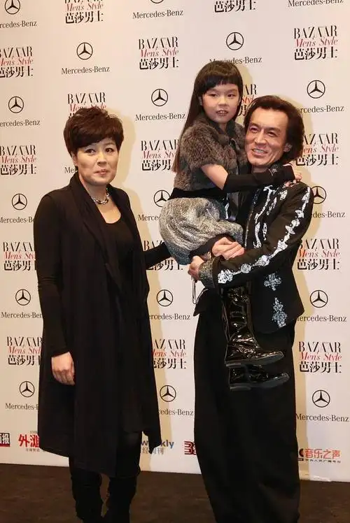 李咏有女初长成,曾因长相被嘲,14岁"空壳"上线,如今才貌双全