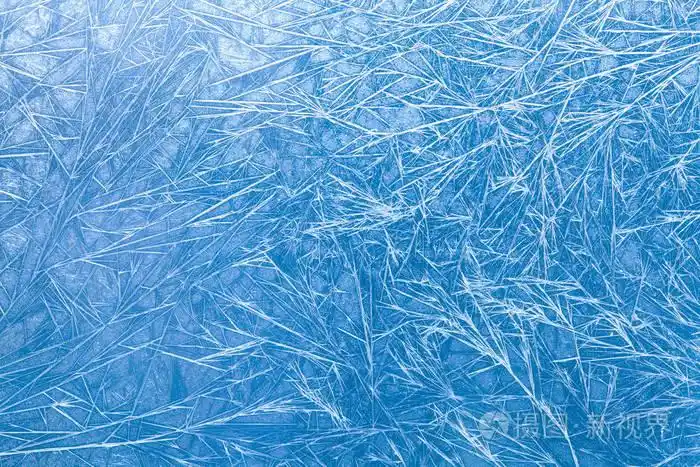 冰冻结蓝色的窗口海报花纹理.宏观视图摄影霜模式.