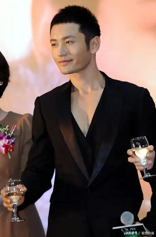 黄晓明45岁生日,却说麻烦退我一岁,网友:双十一满45减1?