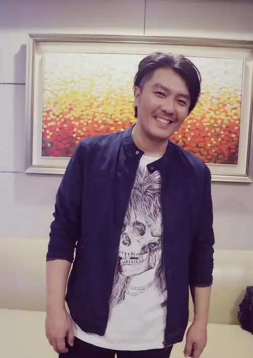 歌手阿杜近照曝光45岁的他难抵中年发福胖到认不出