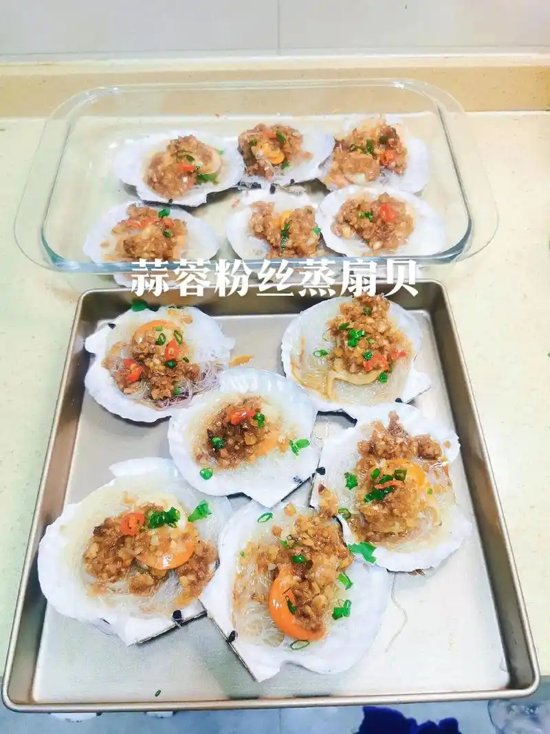 蒜蓉粉丝蒸扇贝.配料:粉丝蒜蓉:大蒜切碎,过一下水,去蒜的 - 抖音