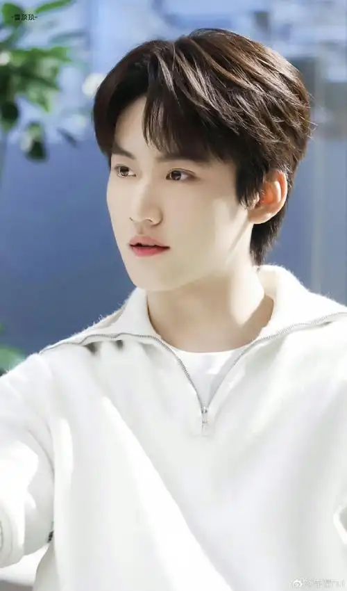 周柯宇易扬人设##周柯宇和白鹿对戏耳朵红了##以爱为营