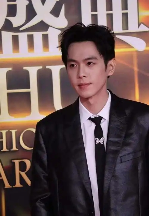 这次搜狐时尚盛典的红毯,古力娜扎和祝绪丹穿得很好看,喻言跟文咏珊的