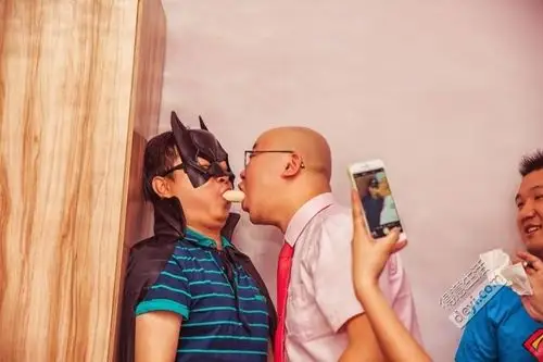 老公,我舍不得玩你,你自己倒是和兄弟们玩得好嗨呀!