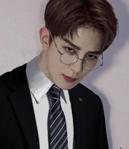 为练舞颈椎摔突出脚踝骨折r1se夏之光靠卖惨博出位