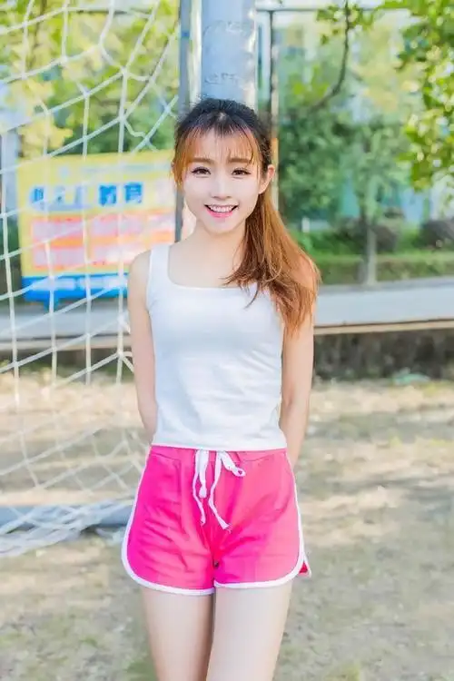 女孩子穿短裤的小窍门,让你不失活泼又优雅