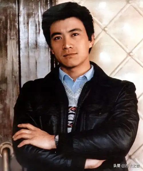 香港明星男(香港明星男演员名单80年代)-骁龙网