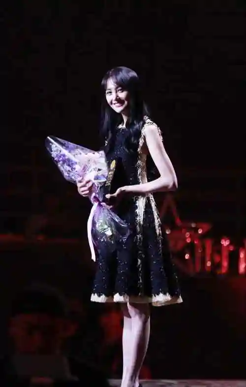 郑爽黑裙礼服性感高清图片手机壁纸