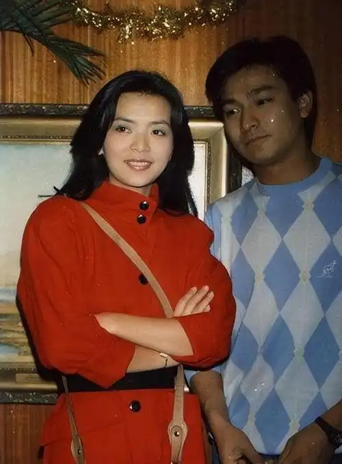 曾经一直没有子女的周润发终于无法掩饰自己隐藏已久的秘密了.