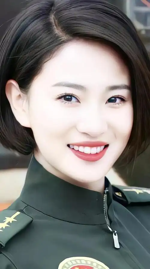 穿军装的女明星