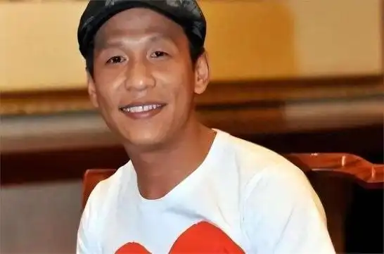 宋小宝:成名后抛弃霍晓红,二婚娶粉丝王雪,成为人生赢家?