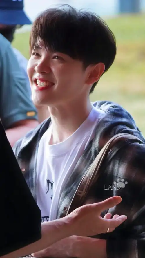 一款很乖的小学生笑的好甜好可爱05狗狗属性大爆发01@尤长靖