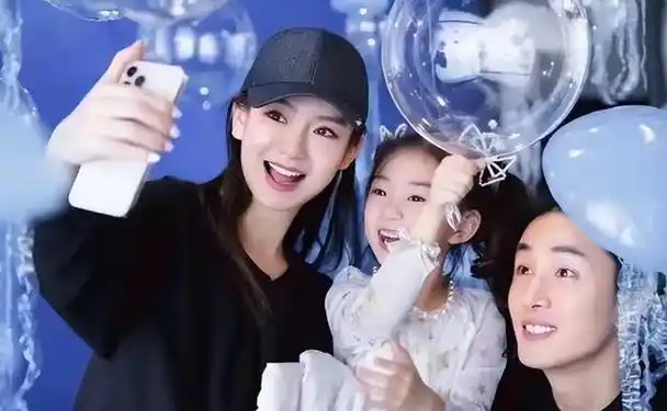 戚薇对此持开放态度,她坚信老公并非依赖她生活的人.