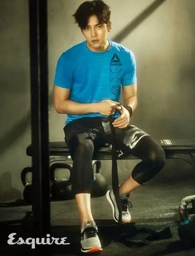 星闻运动型男池昌旭品牌代言画报释放男性魅力