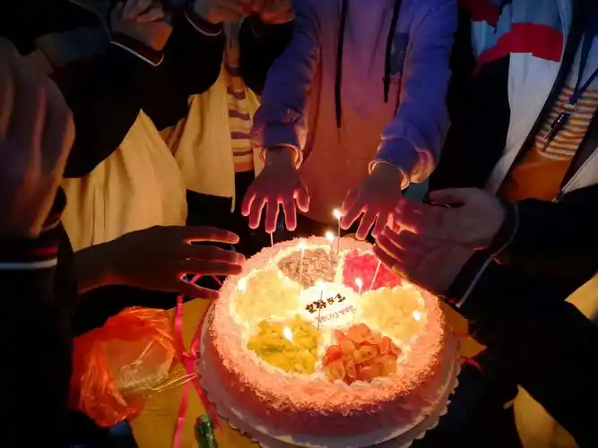 丰城一中初二年级班级集体生日会,浓浓温情暖人心!