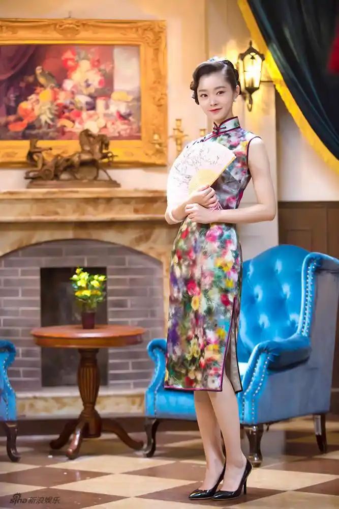 宋轶旗袍诠释民国风雅 素净柔美尽显风情