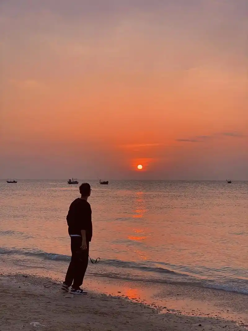 一个人看海算不算浪漫#图文伙伴计划 #去看可以治愈一切的海 - 抖音