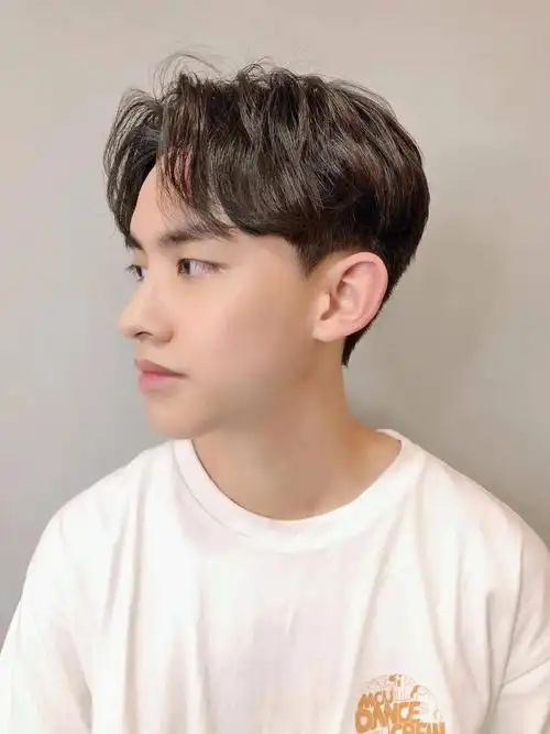 看韩男星示范八字浏海,斜分浏海684款适合高发际线发型推荐_手机