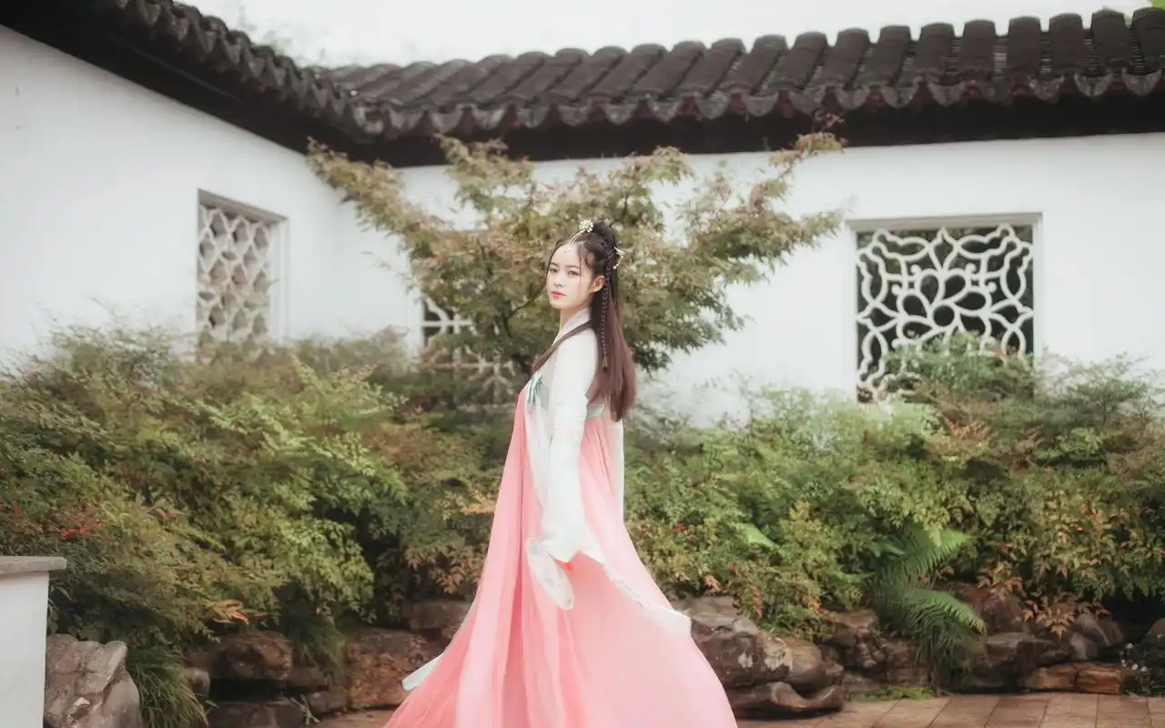 温婉唯美的古风汉服美女写真图片桌面壁纸