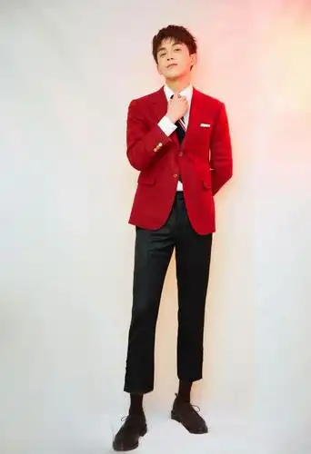 男明星大长腿,陈立农,吴磊,吴亦凡脖子以下全是腿