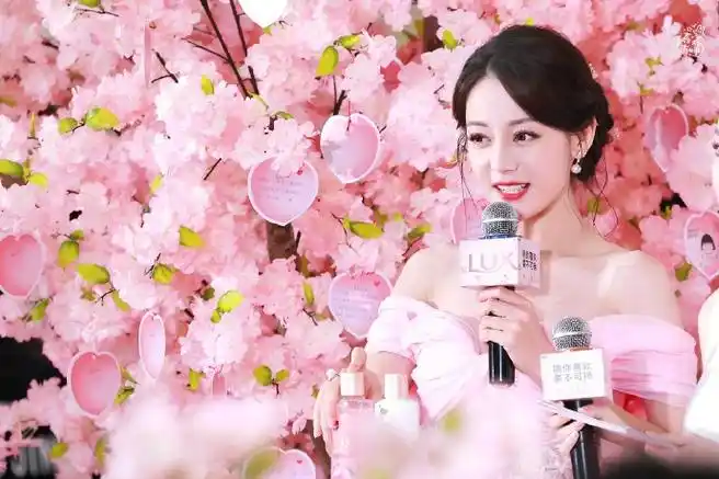 愚人节站姐团建##迪丽热巴聂九罗