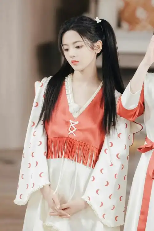 杨超越双马尾睡衣造型