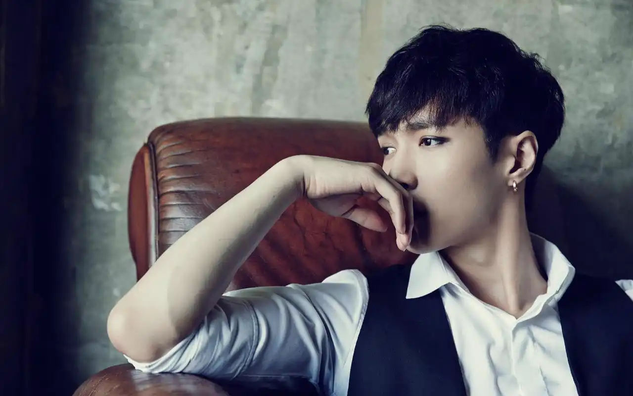 小骄傲张艺兴魅力时尚写真图片桌面壁纸