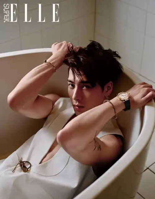 王嘉尔透视背心##王嘉尔湿发