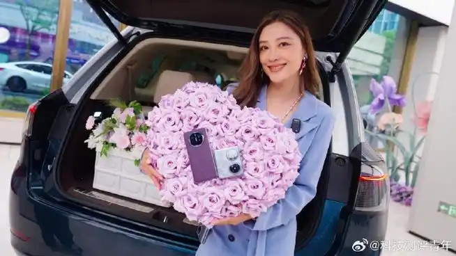 上海南京东路华为旗舰店华丽变身莫奈花园,店里偶遇应采儿甜蜜喊话