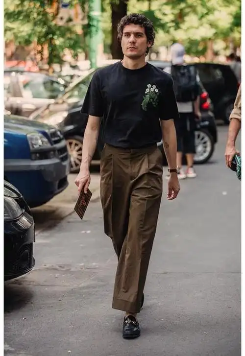 男人的时尚无需很复杂西裤搭配t恤就能穿出魅力今夏试试吧