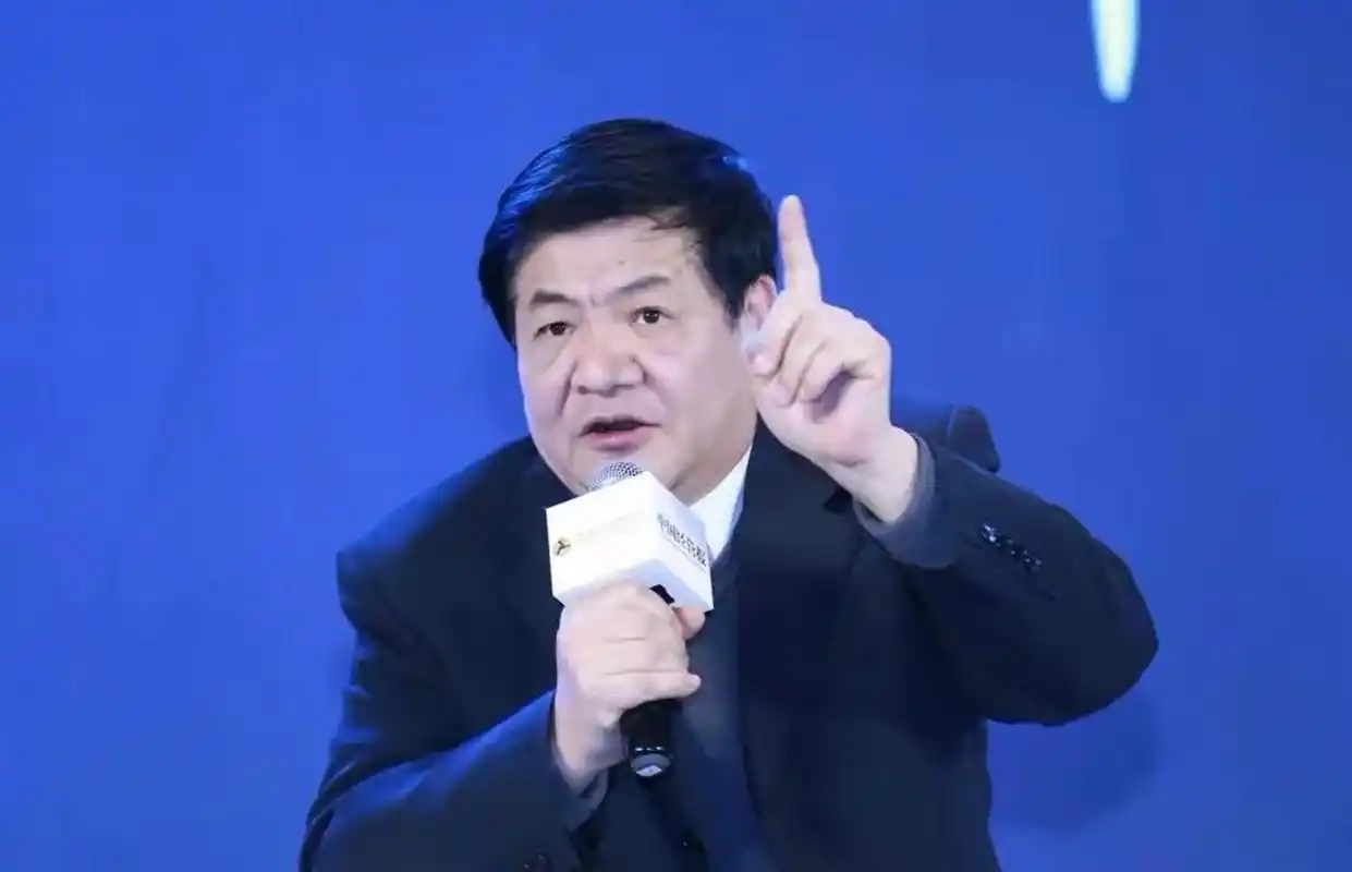 "退休之后,平均还能活27年,这27年怎么过,天天提着个鸟笼子,牵条小狗