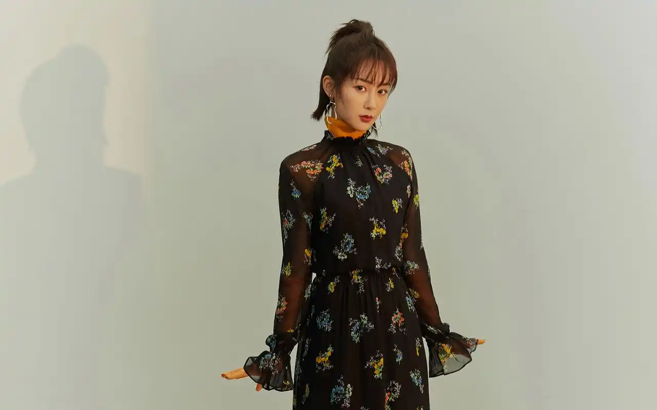 杨紫性感时尚写真高清桌面壁纸-大陆明星-手机壁纸下载-美桌网